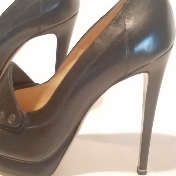 Nicholas Kirkwood - Picture 2 of 6